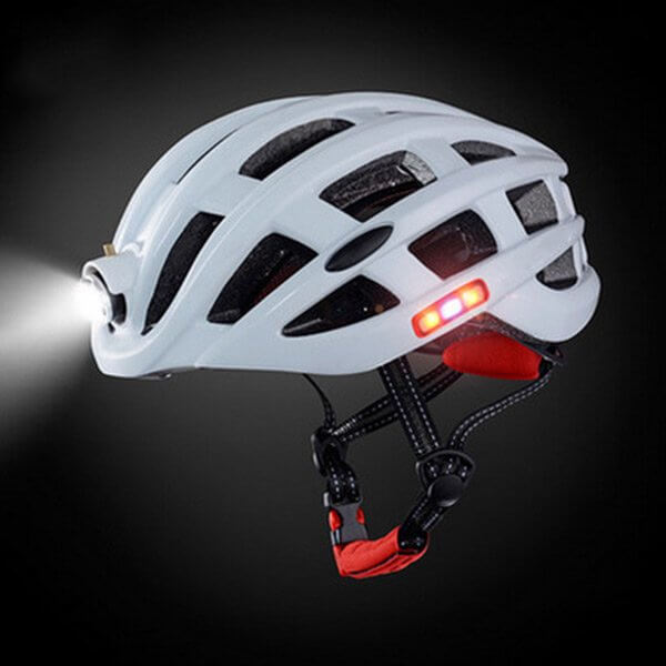 Intelligent cykelhjälm med LED-lampa — maximal säkerhet och synlighet 